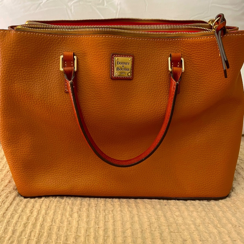 Dooney & Bourke bag - multifunctional